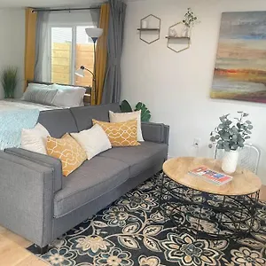 https://new-private-tiny-home-near-greenlake-lightrail-i-5.seattlehotelsites.com